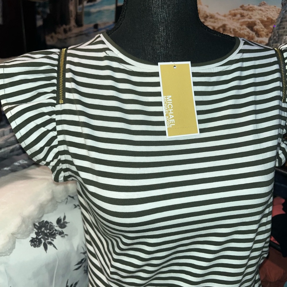 #647 NWT(M) Michael Kors cap sleeve Dress w/ black, and white horizontal stripes